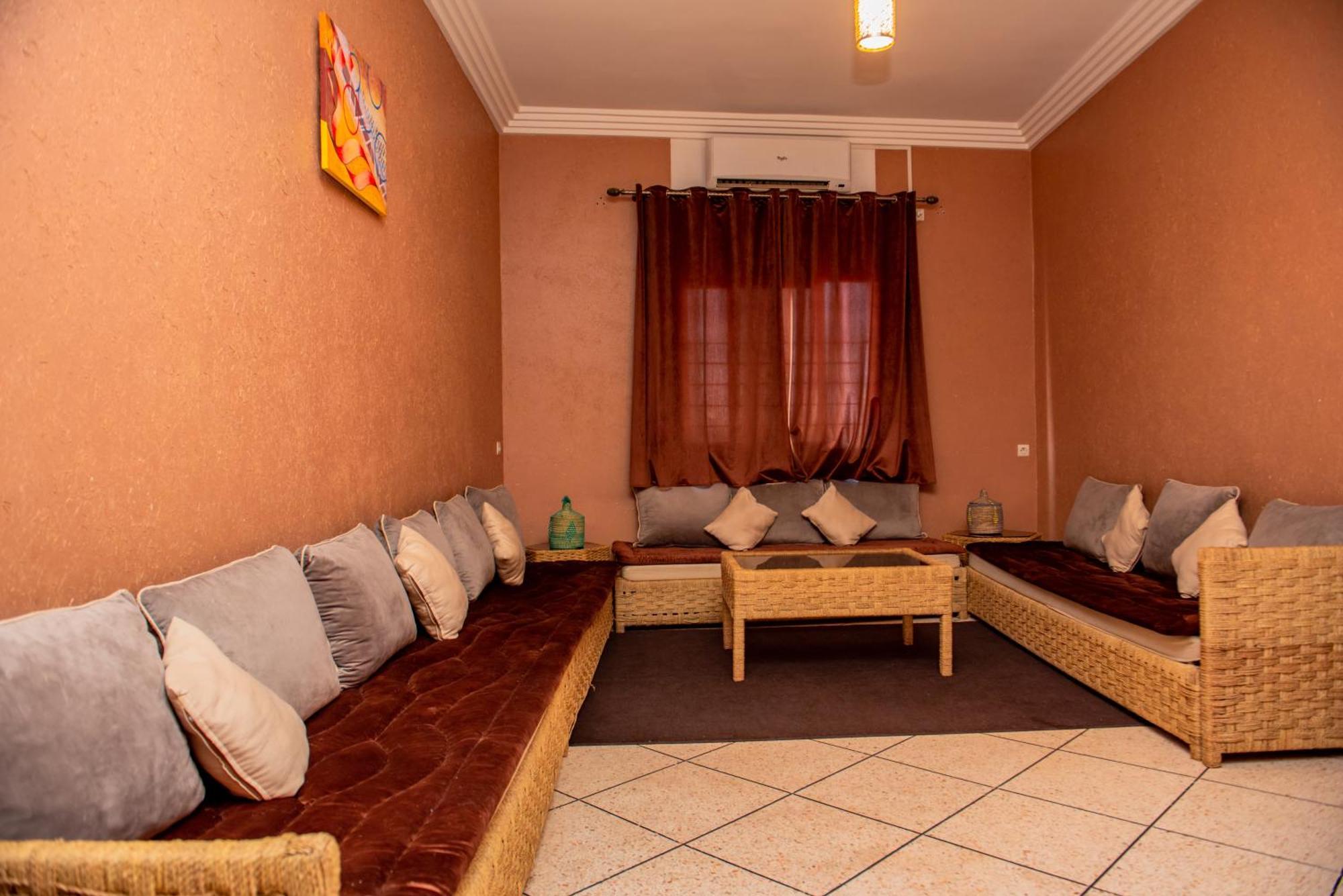 Residence Afgo Варзазат Екстериор снимка